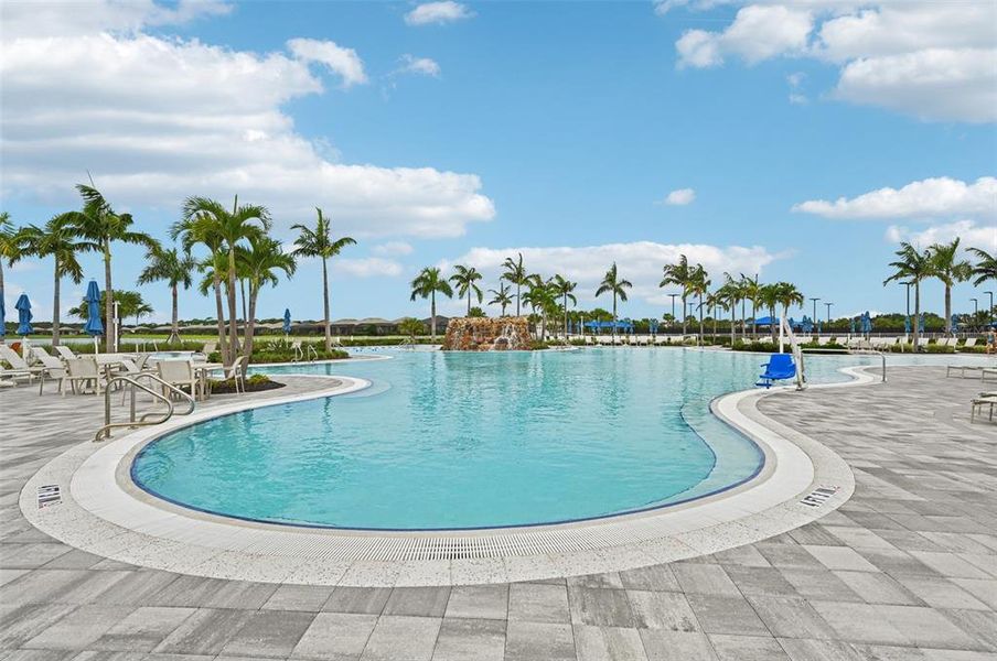 Community amenities in , Englewood (Image 28).