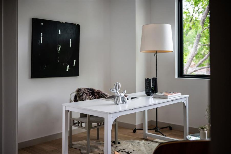 Furnished interior view inside a new home in , Dallas (Image 10).
