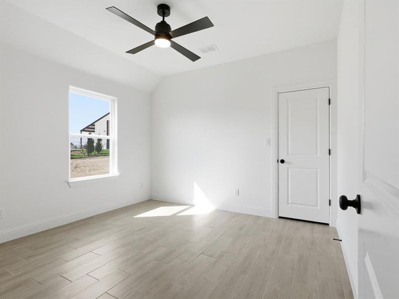 Spacious, unfurnished interior of a new home in , Weatherford (Image 32).