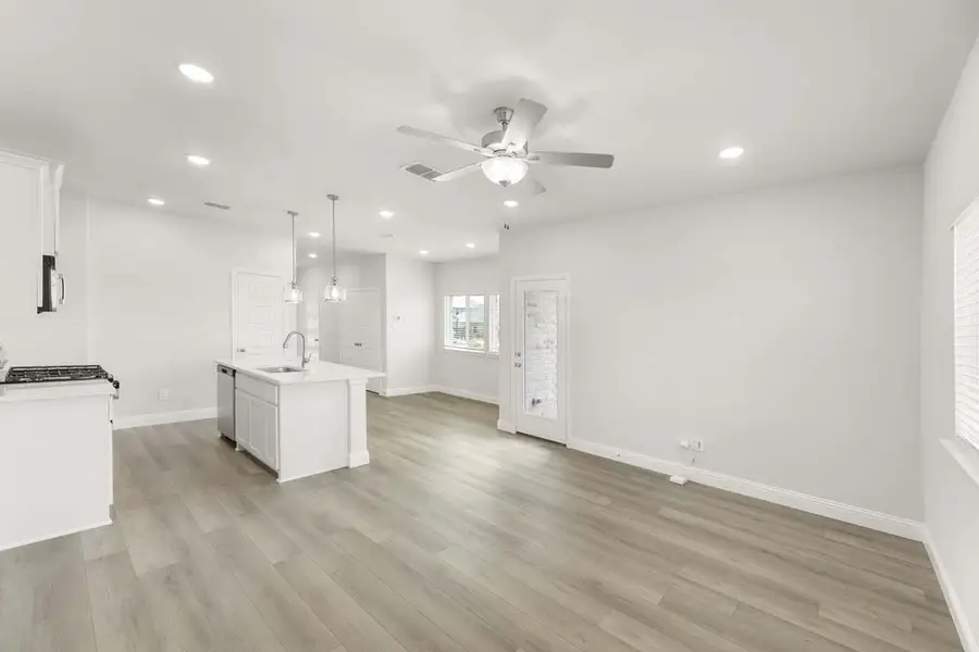 Spacious, unfurnished interior of a new home in Elevon, Lavon (Image 22).