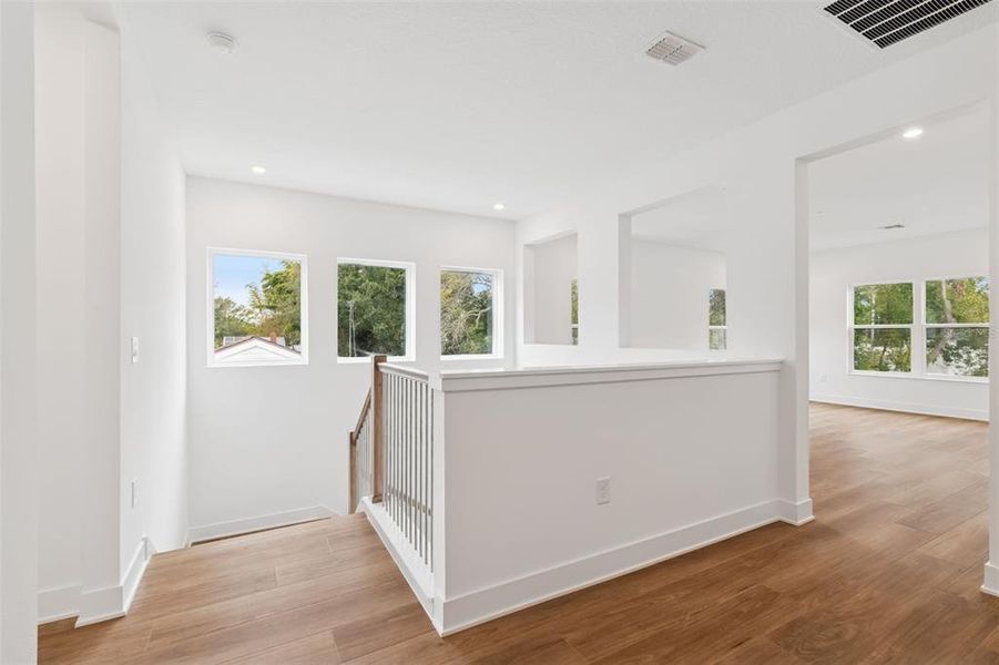 Spacious, unfurnished interior of a new home in , Tampa (Image 40).