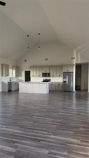 Spacious, unfurnished interior of a new home in , Waxahachie (Image 8).