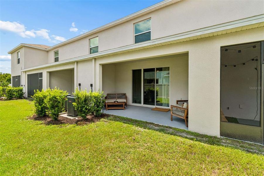 Exterior details and patio area of a home in , Land O' Lakes (Image 4).