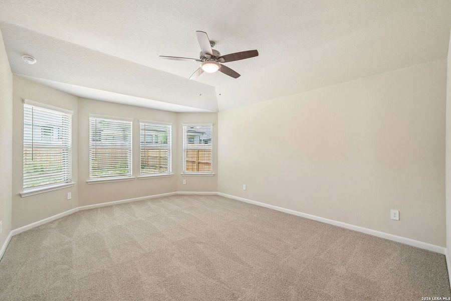 Spacious, unfurnished interior of a new home in Arcadia Ridge - Classic Series, San Antonio (Image 18).