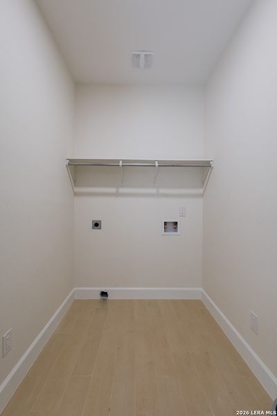 Spacious, unfurnished interior of a new home in , Eagle Pass (Image 18).