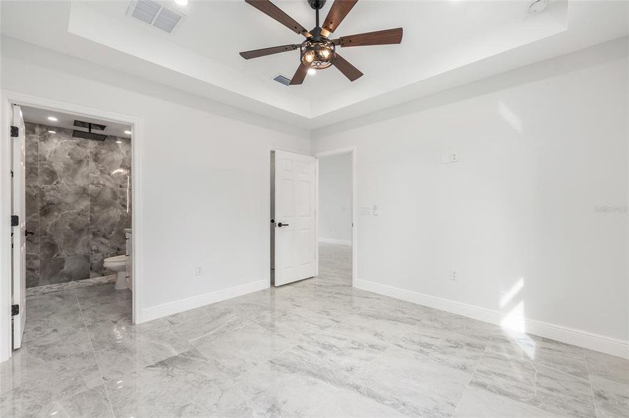 Spacious, unfurnished interior of a new home in , Summerfield (Image 21).