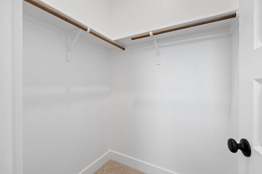 Spacious, unfurnished interior of a new home in Persimmon, Buda (Image 35).