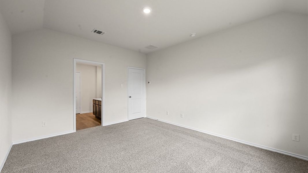 Spacious, unfurnished interior of a new home in Bluff Springs, Ferris (Image 21).
