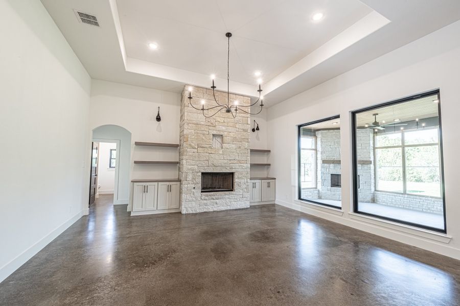 Spacious, unfurnished interior of a new home in Eagles Bluff, Weatherford (Image 23).