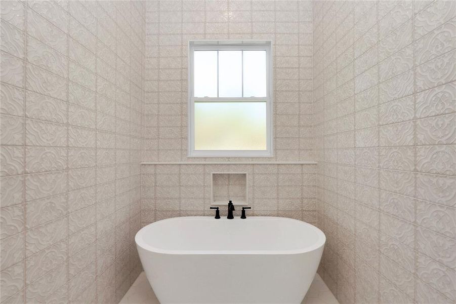 Close-up of interior finishes inside a home in , Dunnellon (Image 16).