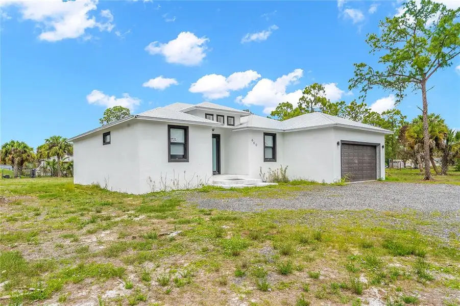 Exterior details and patio area of a home in , Clewiston (Image 28).