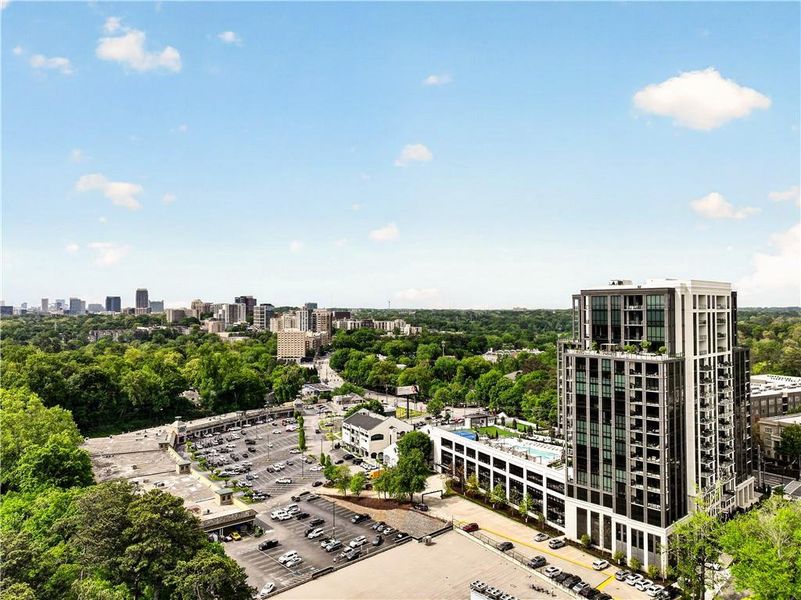 Condo located in Atlanta, GA showcasing its design and architecture (Image 30).