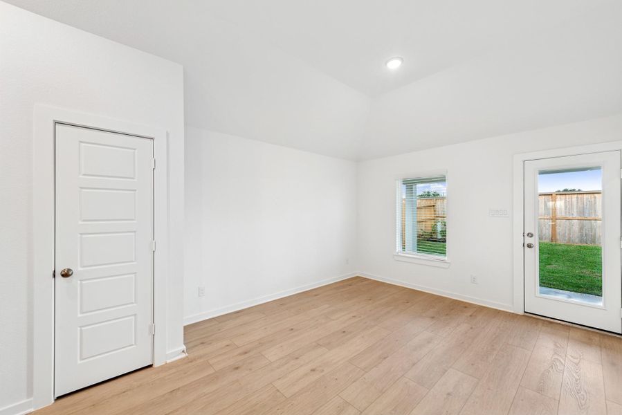 Spacious, unfurnished interior of a new home in Summerview, Fulshear (Image 14). Spacious, unfurnished interior of a new home in Summerview, Fulshear (Image 14).