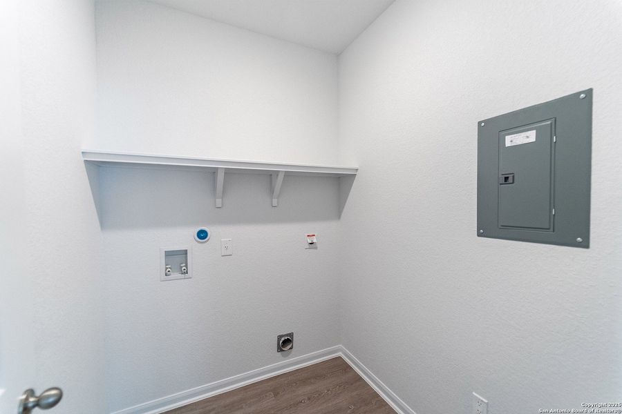 Spacious, unfurnished interior of a new home in Katzer Ranch, Converse (Image 12).