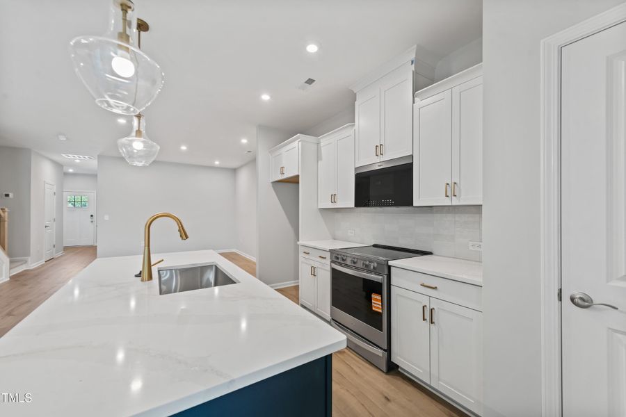 PJDT-0237G-00_Wrightsville_Kitchen (2)