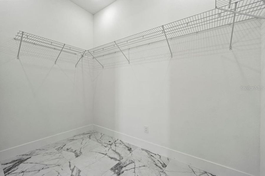 Spacious, unfurnished interior of a new home in , Lake Alfred (Image 29).