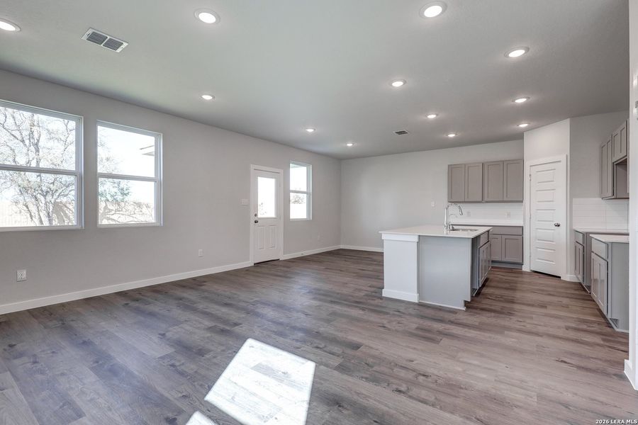 Spacious, unfurnished interior of a new home in Mesa Vista, San Antonio (Image 19). Spacious, unfurnished interior of a new home in Mesa Vista, San Antonio (Image 19).