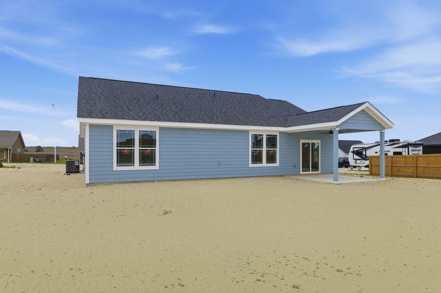 Exterior details and patio area of a home in Las Palomas Country Club Estates, La Vernia (Image 22).