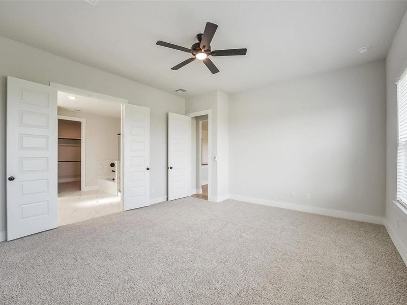Spacious, unfurnished interior of a new home in Sierra Vista, Rosharon (Image 40).