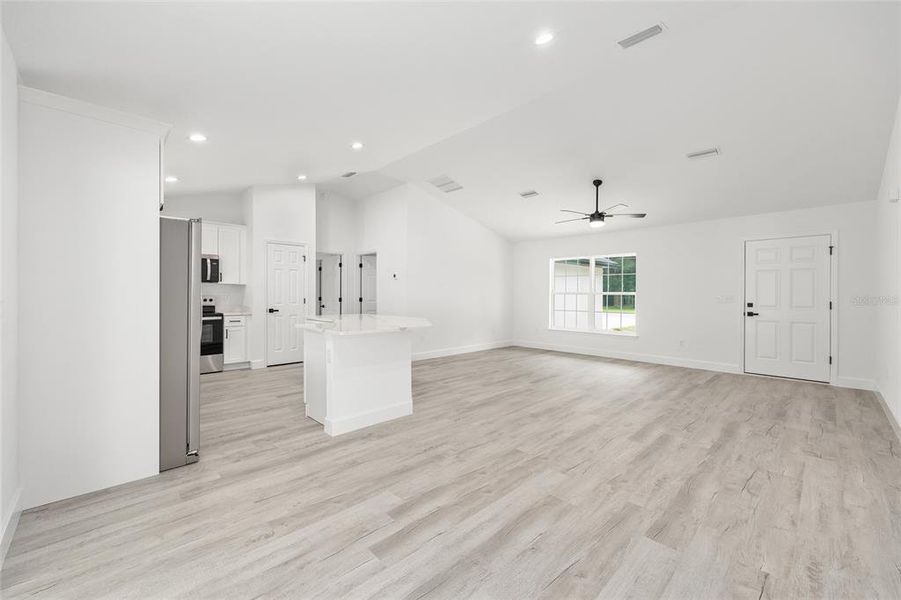 Spacious, unfurnished interior of a new home in , Ocala (Image 22).