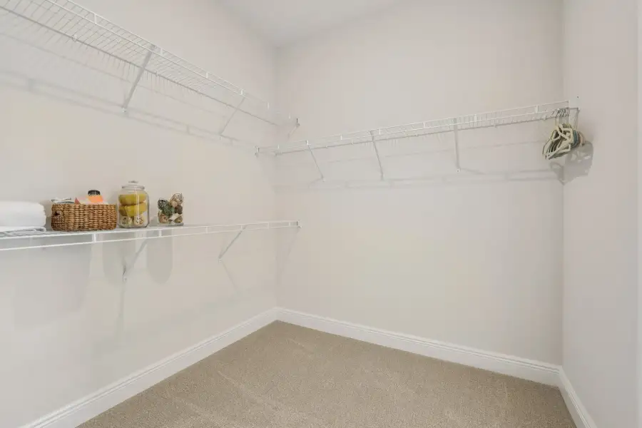 Spacious, unfurnished interior of a new home in Golden Gate, Naples (Image 20).