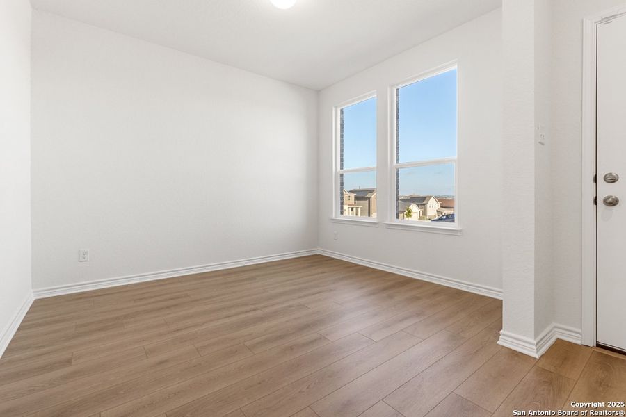 Spacious, unfurnished interior of a new home in Knox Ridge, Converse (Image 8).