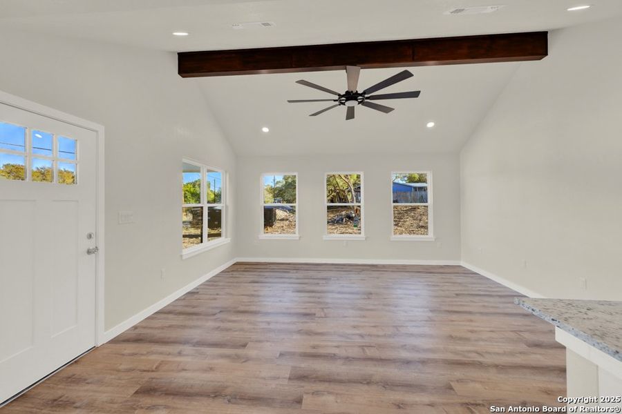 Spacious, unfurnished interior of a new home in , Canyon Lake (Image 16).