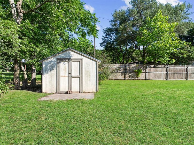 Exterior details and patio area of a home in , Bynum (Image 19).