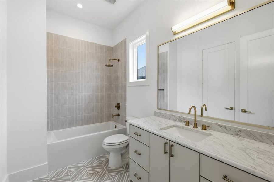 Furnished interior view inside a new home in , Dallas (Image 28).