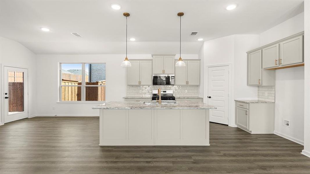 06. 2144 Sunnymede - Kitchen