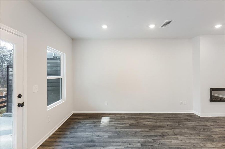Spacious, unfurnished interior of a new home in , Conyers (Image 11).