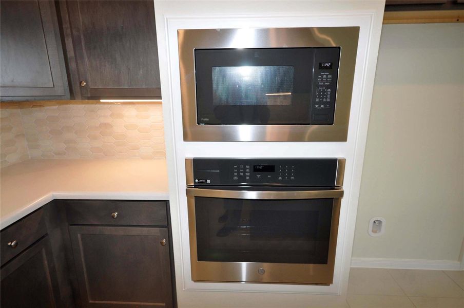 Close-up of interior finishes inside a home in Pedregal, League City (Image 13).