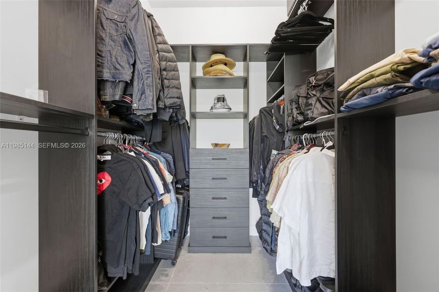 Close-up of interior finishes inside a home in , Wilton Manors (Image 18).