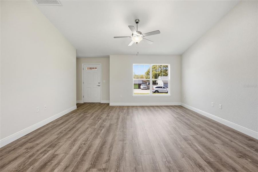 Spacious, unfurnished interior of a new home in , Ocala (Image 13).