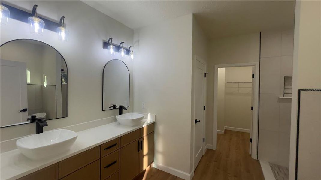 Furnished interior view inside a new home in , Chiefland (Image 14).