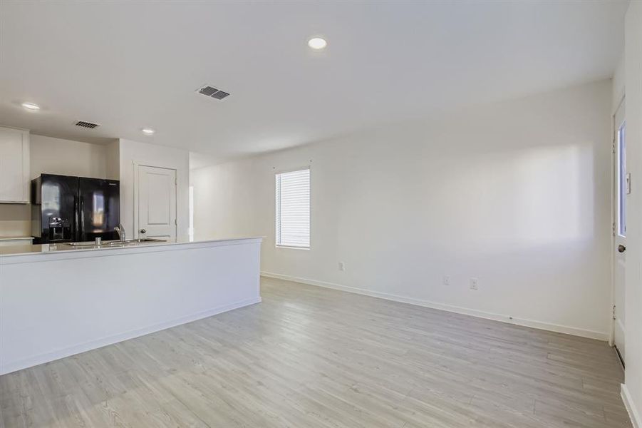 Spacious, unfurnished interior of a new home in Tillage Farms: Wellton Haven, Princeton (Image 17).