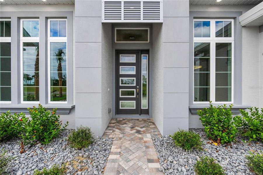 Front Door Entry w/Landscaped Beds Front Door Entry w/Landscaped Beds