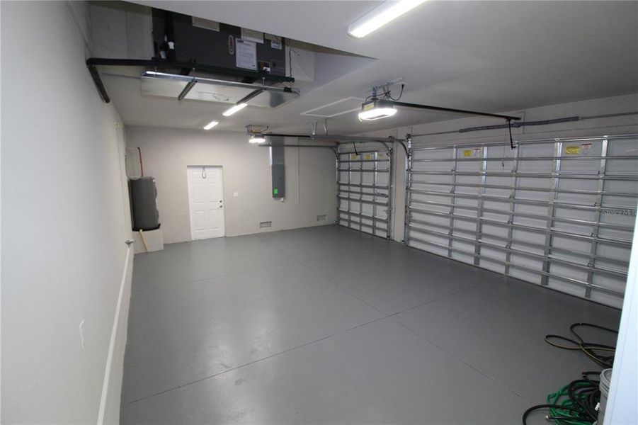 Spacious, unfurnished interior of a new home in , Port Charlotte (Image 7).