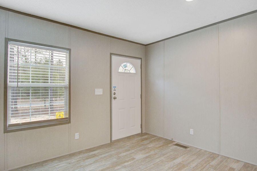 Spacious, unfurnished interior of a new home in , Walterboro (Image 35).