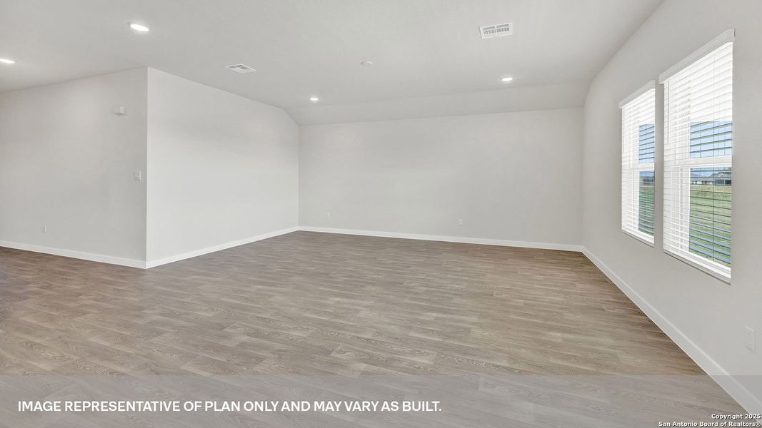 Spacious, unfurnished interior of a new home in Sonoma Oaks, Fredericksburg (Image 13).