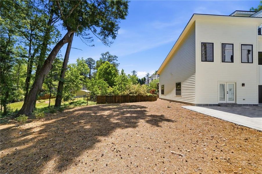 Exterior details and patio area of a home in , Roswell (Image 4).