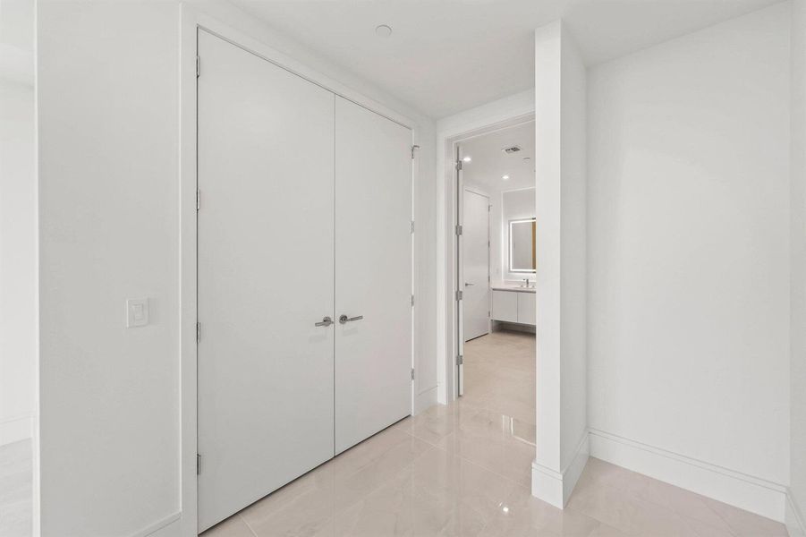 220 Lake Shore Drive - 17.jpg-SMALL 220 Lake Shore Drive - 17.jpg-SMALL