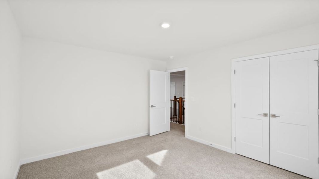 Spacious, unfurnished interior of a new home in Hemlock, Williamston (Image 34).