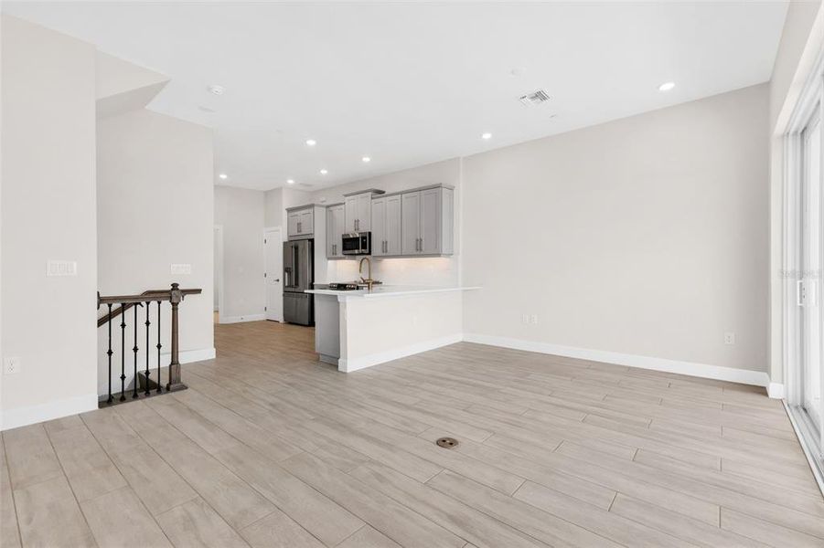 Spacious, unfurnished interior of a new home in Seahaven, Punta Gorda (Image 48).