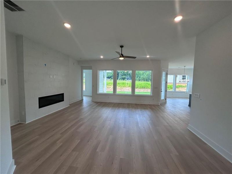 Spacious, unfurnished interior of a new home in Old Mill Preserve, Dallas (Image 11).