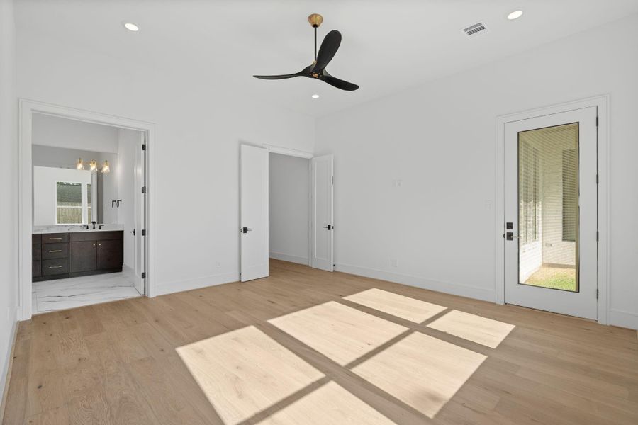 Spacious, unfurnished interior of a new home in , Houston (Image 41).