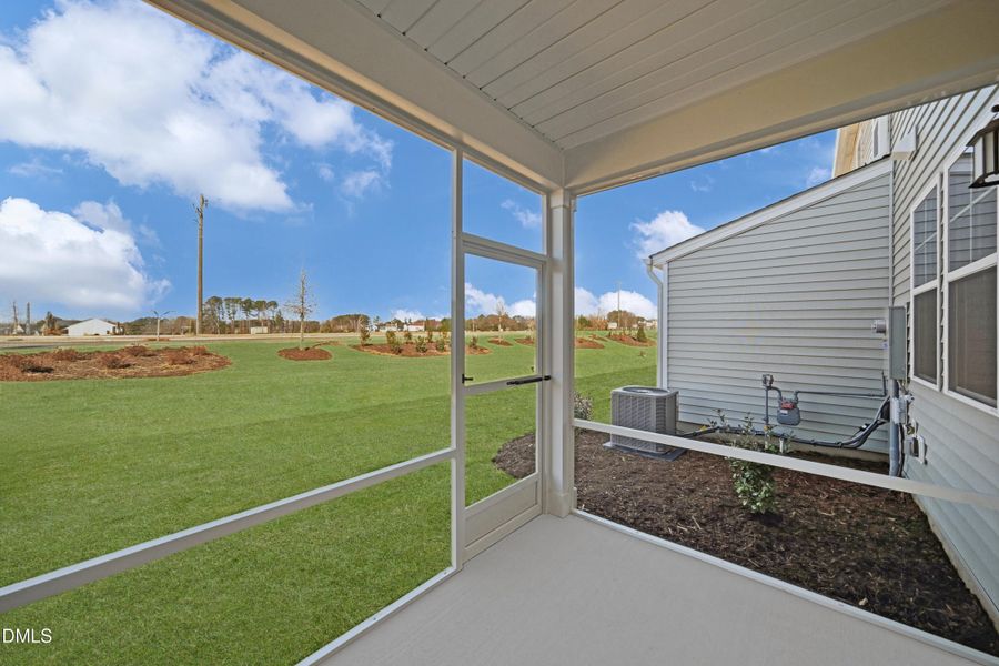 SUN_Everlee_Pic_CarsonII_QMI_226_Screene