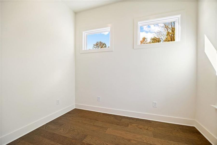 Spacious, unfurnished interior of a new home in Long Hollow Landing, Gainesville (Image 21).