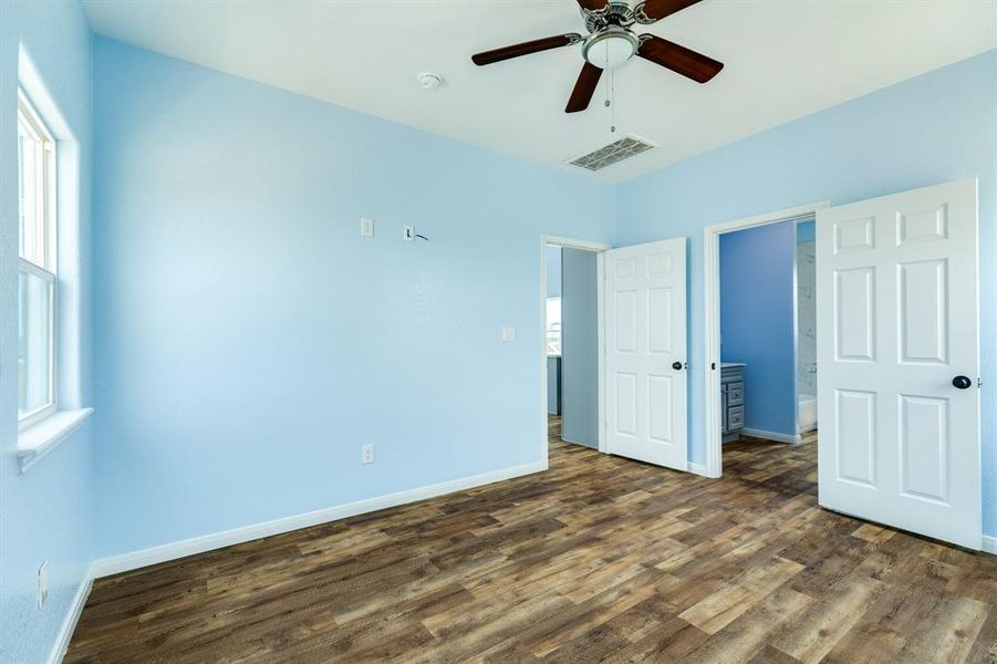 Spacious, unfurnished interior of a new home in , Freeport (Image 25).
