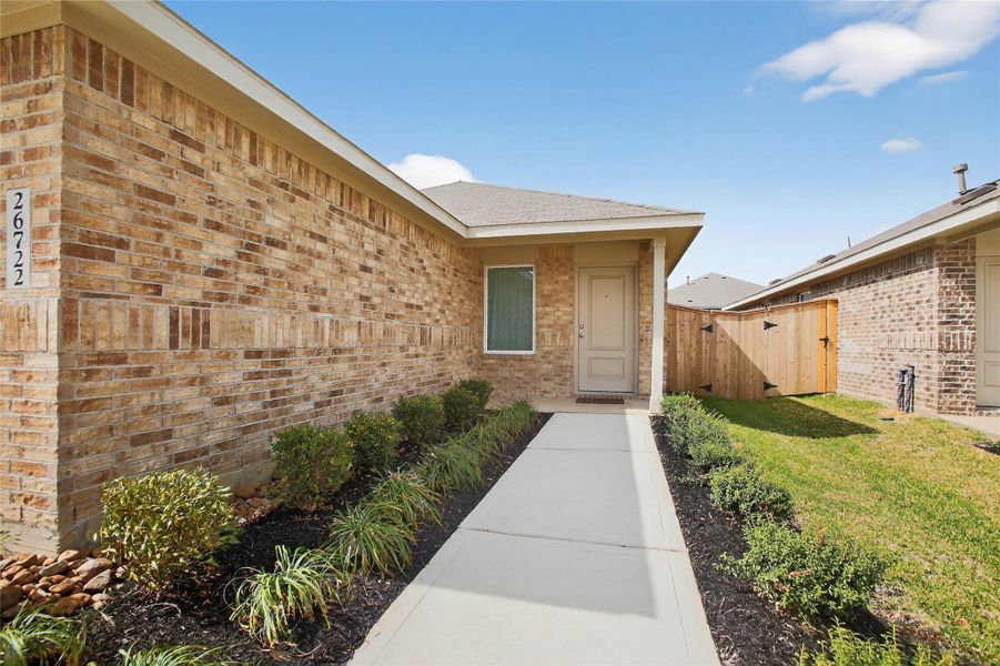 Exterior details and patio area of a home in Anniston, Katy (Image 3).